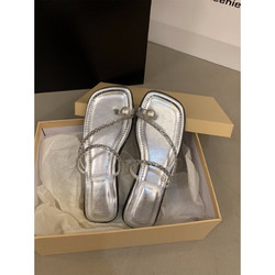 BELAMINIGA 低跟水钻套趾法式小凉拖鞋仙女鞋子外穿2024新款夏季珍珠银色凉鞋 银色 36