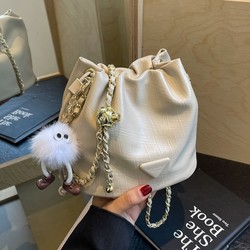 88VIP：CARTELO 卡帝乐鳄鱼 2024新款夏季高级感百搭水桶包韩系包包小众链条包百搭女士斜挎包