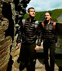 MOBI GARDEN 牧高笛 户外羽绒服超轻防风拒水轻薄保暖秋冬季登山男女短款羽绒衣