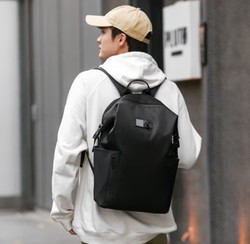 男士休闲双肩包