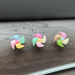 阳普汽车车内车载饰品中控台解压摆件2024新款电动车自行车装饰小配件 旋转糖果色小风车